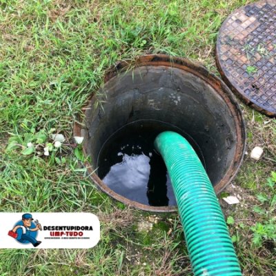 Desentupimento de esgoto em Paranapanema, SP